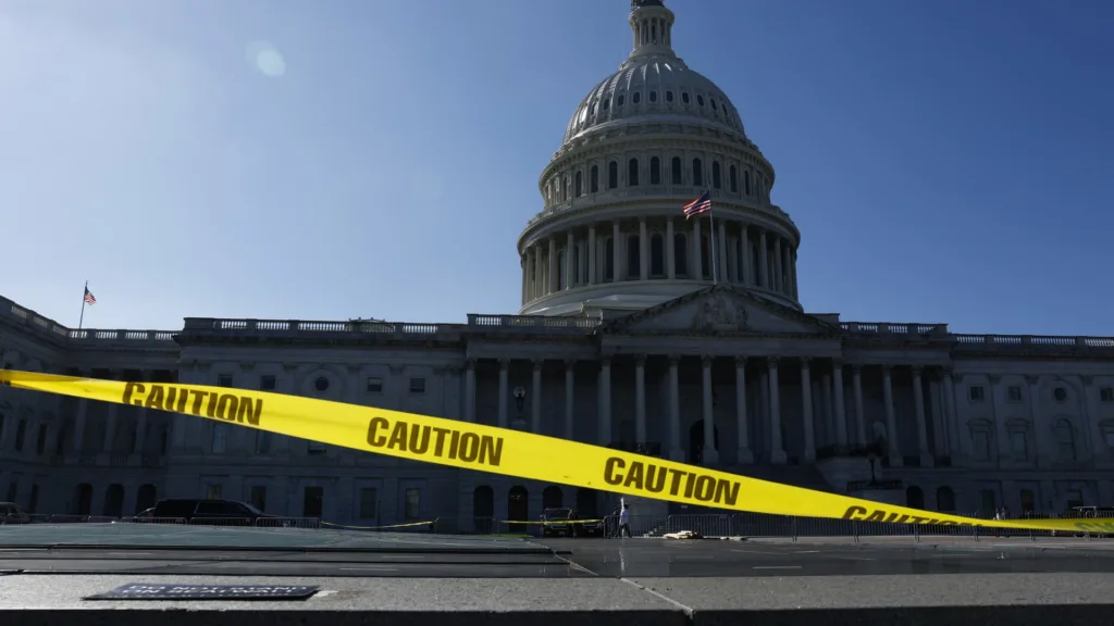 Moody's Cuts U.S. Outlook To Detrimental, Citing Deficits And Political Polarization • MV TELEGRAPH - Vimarsana News