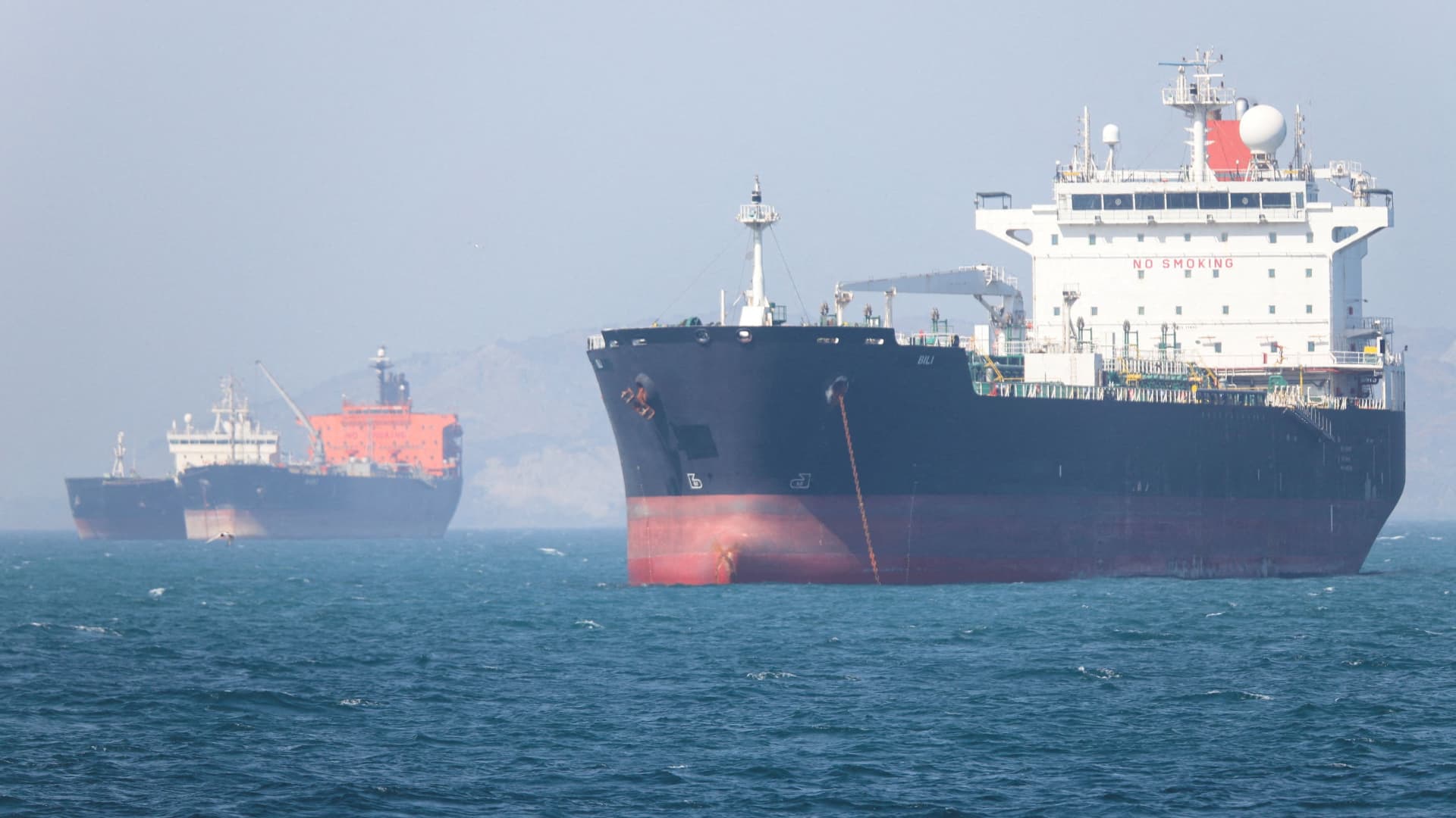 Trump pauses US efforts to maneuver ships out of Strait of Hormuz, citing progress on Iran deal