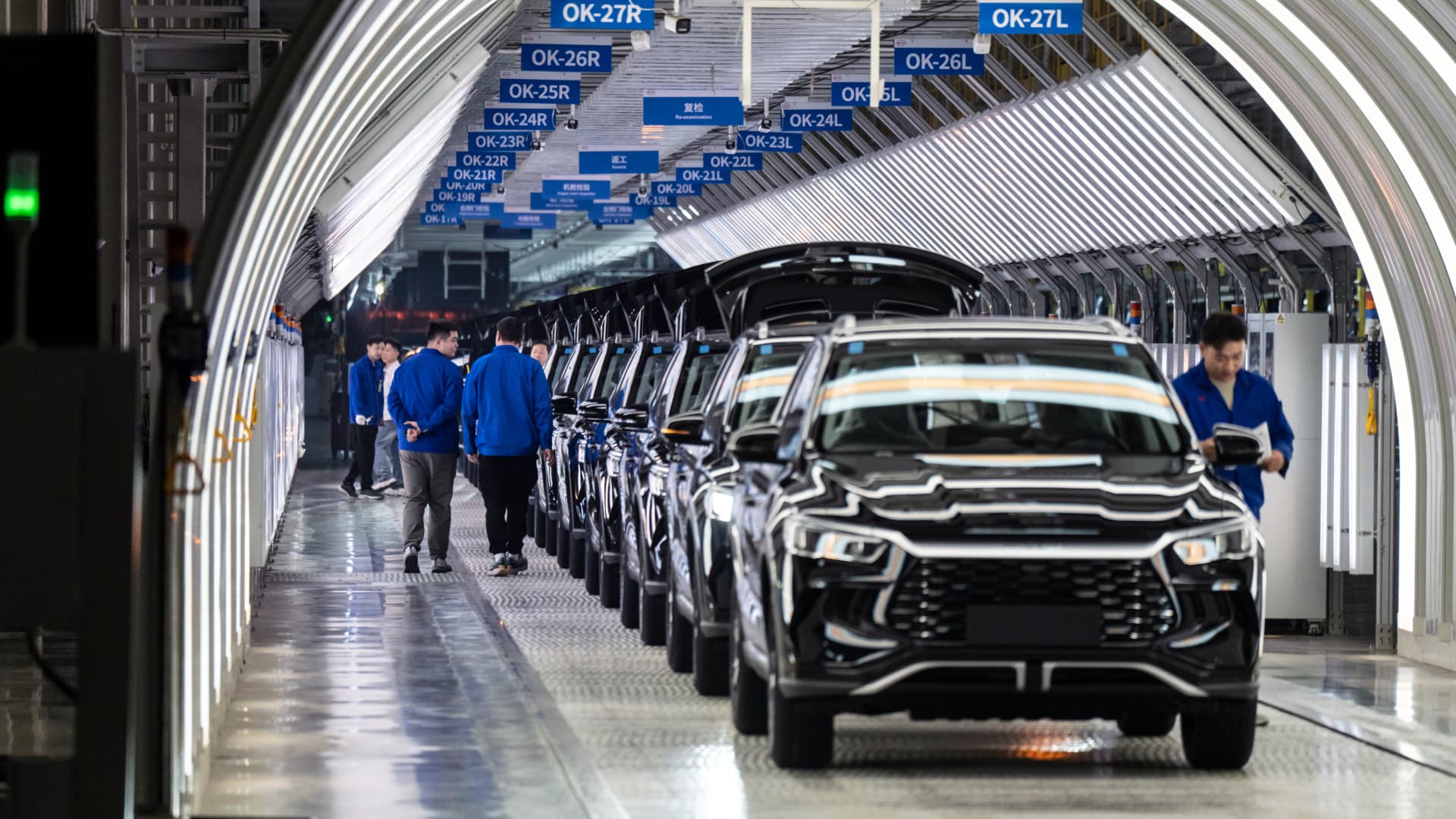 Cars: Britain welcomed Chinese electric vehicles. Now it faces a difficult decision